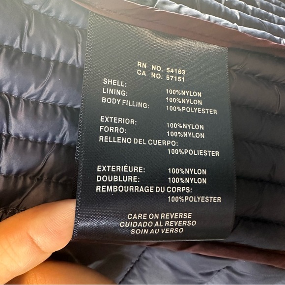 Tommy Hilfiger Navy Packable Lightweight Vest Small NWT Gold Logo Detail - Picture 8 of 12